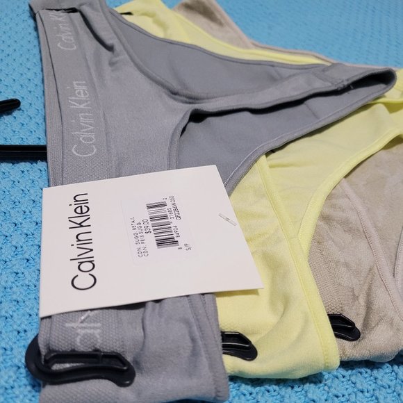 Calvin Klein 3 Pack Seamless Thong - Picture 3 of 5